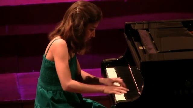 Bella SCHUTZ - Jardins sous la pluie - Debussy смотреть онлайн