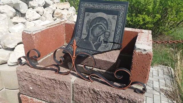 Вандалы осквернили поклонный крест,сломали икону богородицы.Хвалынский район. смотреть онлайн