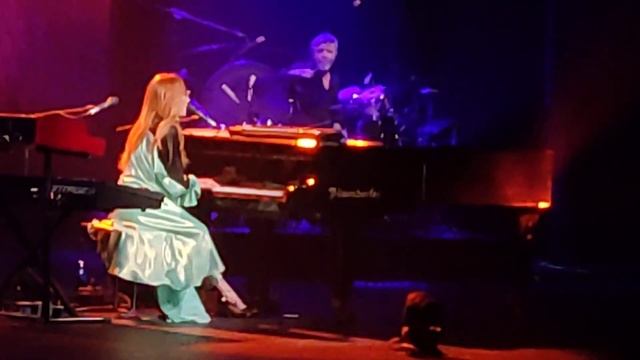 TORI AMOS - MARY (TOUR DEBUT!!) - AMSTERDAM 2023 смотреть онлайн