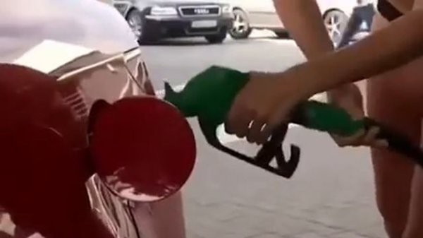 Голые на улице