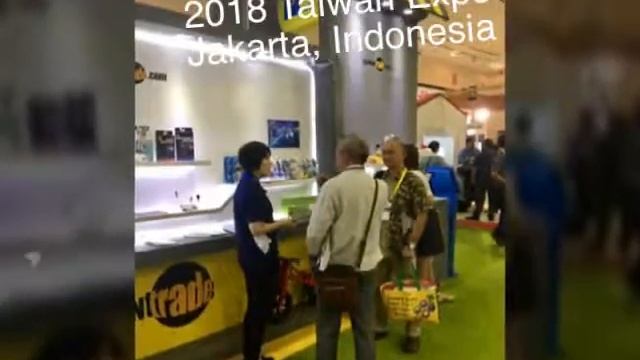 Saeko showcased the new JET swimming goggles at the Taiwan EXPO in Jakarta, Indonesia. смотреть онлайн