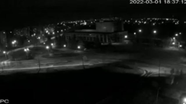 Момент авіаудару по колишньому арсеналу. Лозова смотреть онлайн