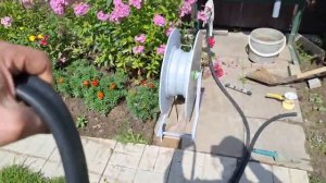 Как смотать поливочный шланг
