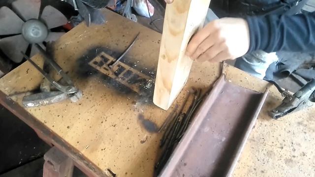 Forged Nails LAMP from metal SCRAP; SECRET Switch ; DIY смотреть онлайн