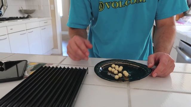 How To Make Custom Pop Up Boilies *How To Use the Rolling Table* смотреть онлайн