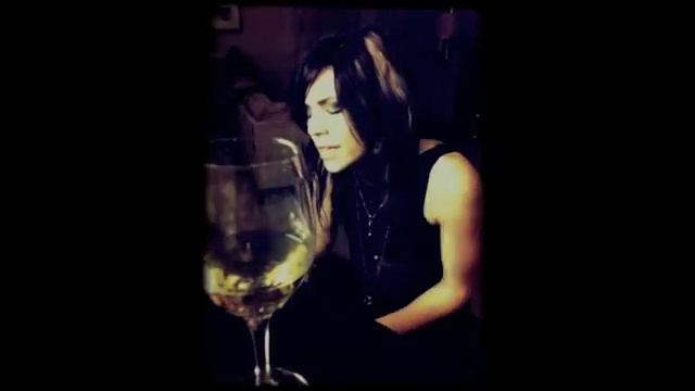"Love The Way You Lie" by Skylar Grey from a hotel room with a piano | Skylar Grey смотреть онлайн
