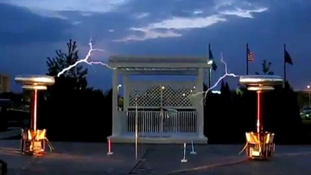 Музыка на катушках Тесла смотреть онлайн