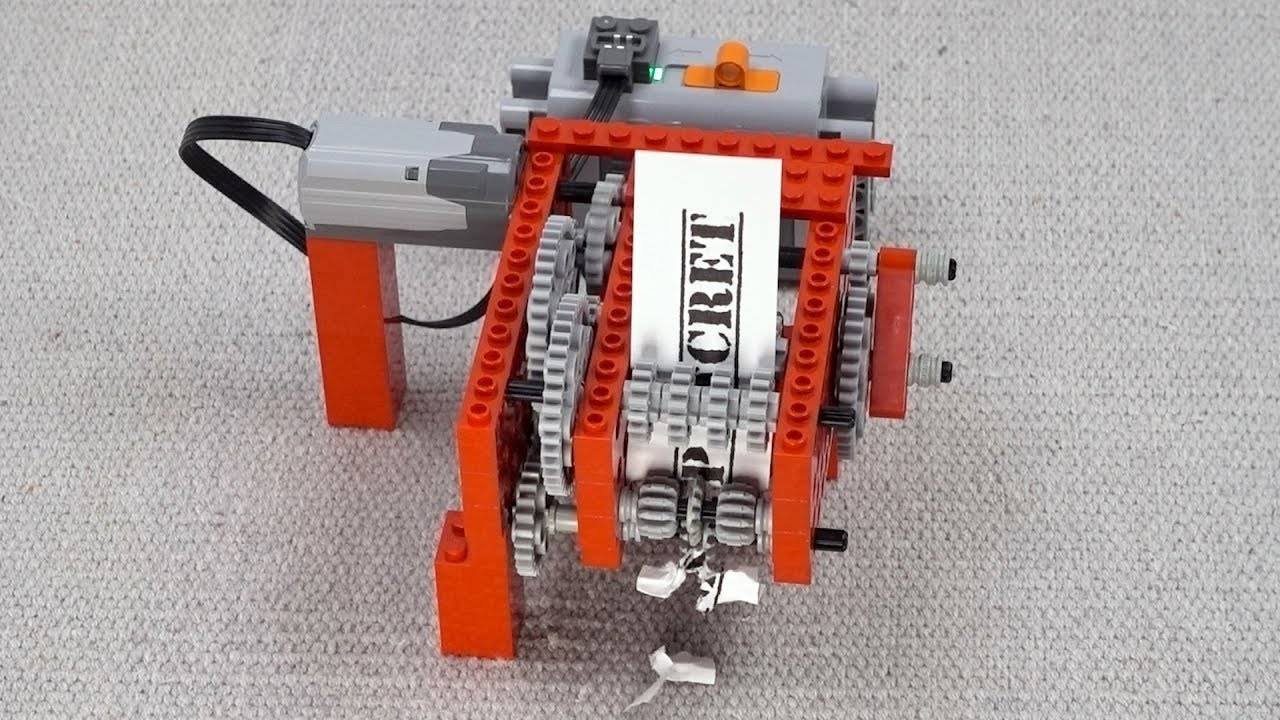 Измельчение бумаги с помощью шестеренок LEGO смотреть онлайн