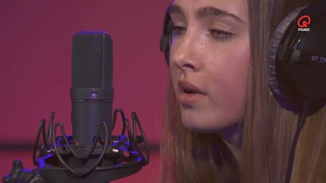 Jade De Rijcke - Leave a Light On (cover) | Live bij Q смотреть онлайн