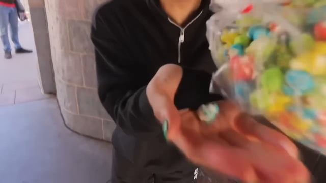 Mangiamo Solo Cibo Di DISNEYLAND Per 24 Ore!! 😱 *primo disneyland al mondo* смотреть онлайн