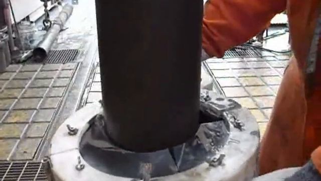 All New "Reva Bull Wiper" being used on a 5 7/8" drill string. смотреть онлайн