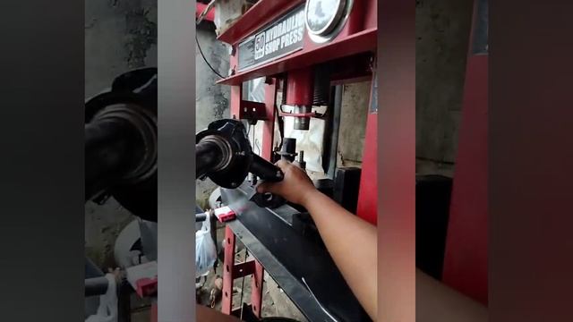 TV's king replace damage pivot pin смотреть онлайн