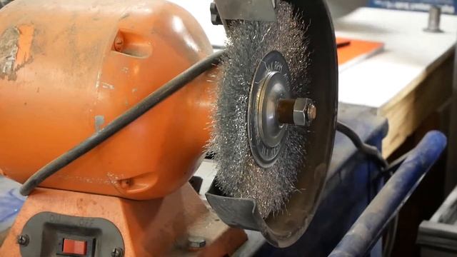 Replacing wheels on a bench grinder. смотреть онлайн