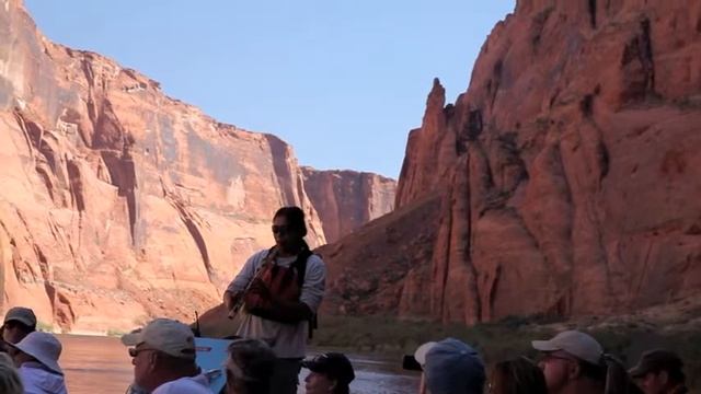 Horseshoe Bend Indian Flute Player смотреть онлайн