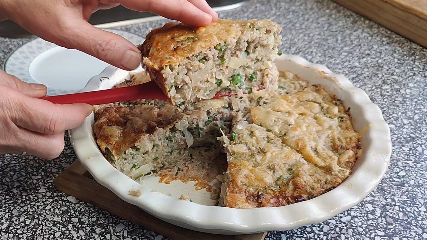 Когда не хочу стоять у плиты, я просто смешиваю капусту с фаршем и ставлю в духовку смотреть онлайн