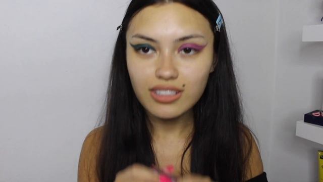 ABOUT-FACE FIRST IMPRESSIONS (HALSEY'S MAKEUP BRAND) смотреть онлайн