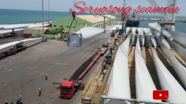 Sea life : Loading windmill blades in India 70 meters long #ofw смотреть онлайн