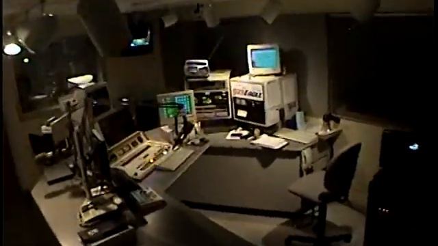 Max FM Station Tour (Part 1 of 6) смотреть онлайн