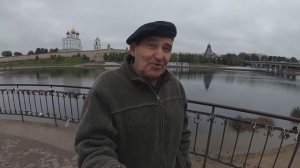 4. ПАЗ-3201 провёл ночь под стенами Псковского Кремля