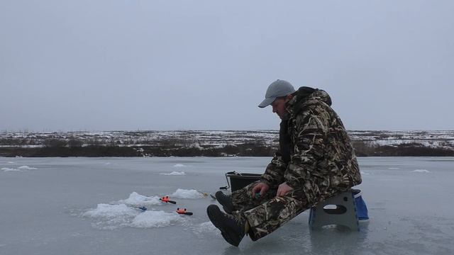 Рыбалка на КАРАСЯ в оттепель смотреть онлайн
