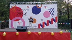 "Всё наоборот" Сл. и муз. А. Петряшева
Исполняет: Алёна Дудина