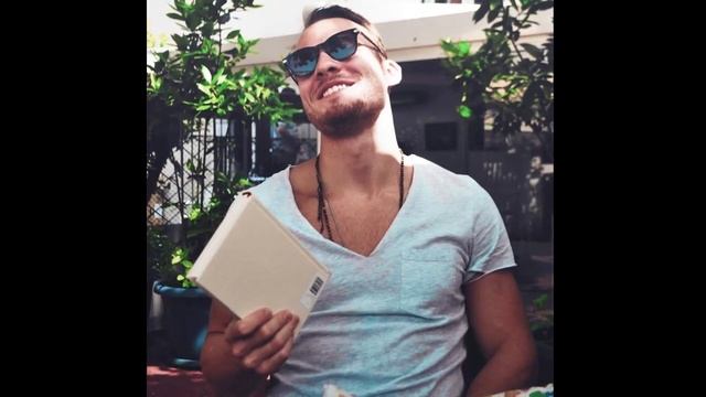 Kerem Bürsin's loveable gift to his girlfriend! смотреть онлайн