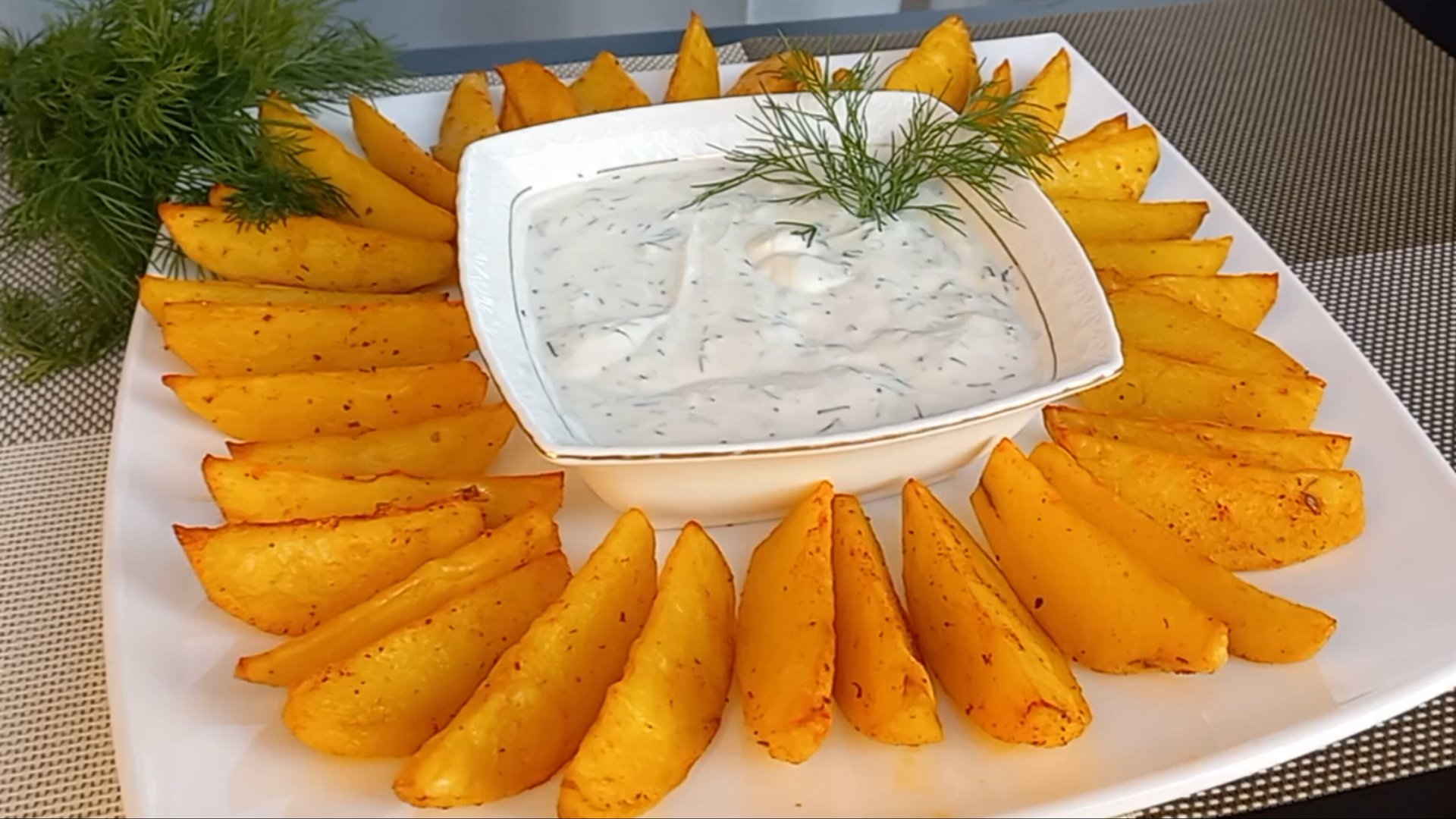 КАРТОФЕЛЬ - ПО ДЕРЕВЕНСКИ С ХРУСТЯЩЕЙ КОРОЧКОЙ В ДУХОВКЕ за 30 минут смотреть онлайн