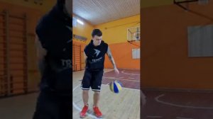 Баскетбольный кроссовер как сделать ? #баскетбол #basketball