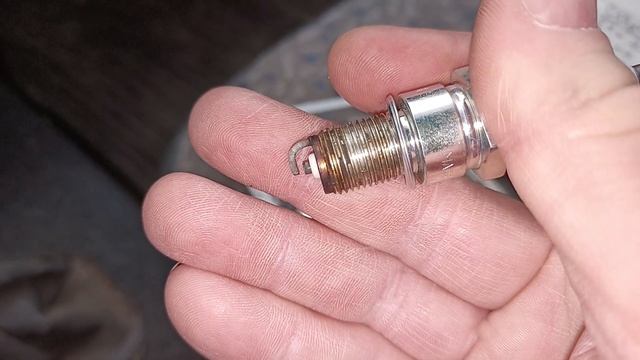 Какой Зазор свечей зажигания делать надо ЗИМОЙ. смотреть онлайн