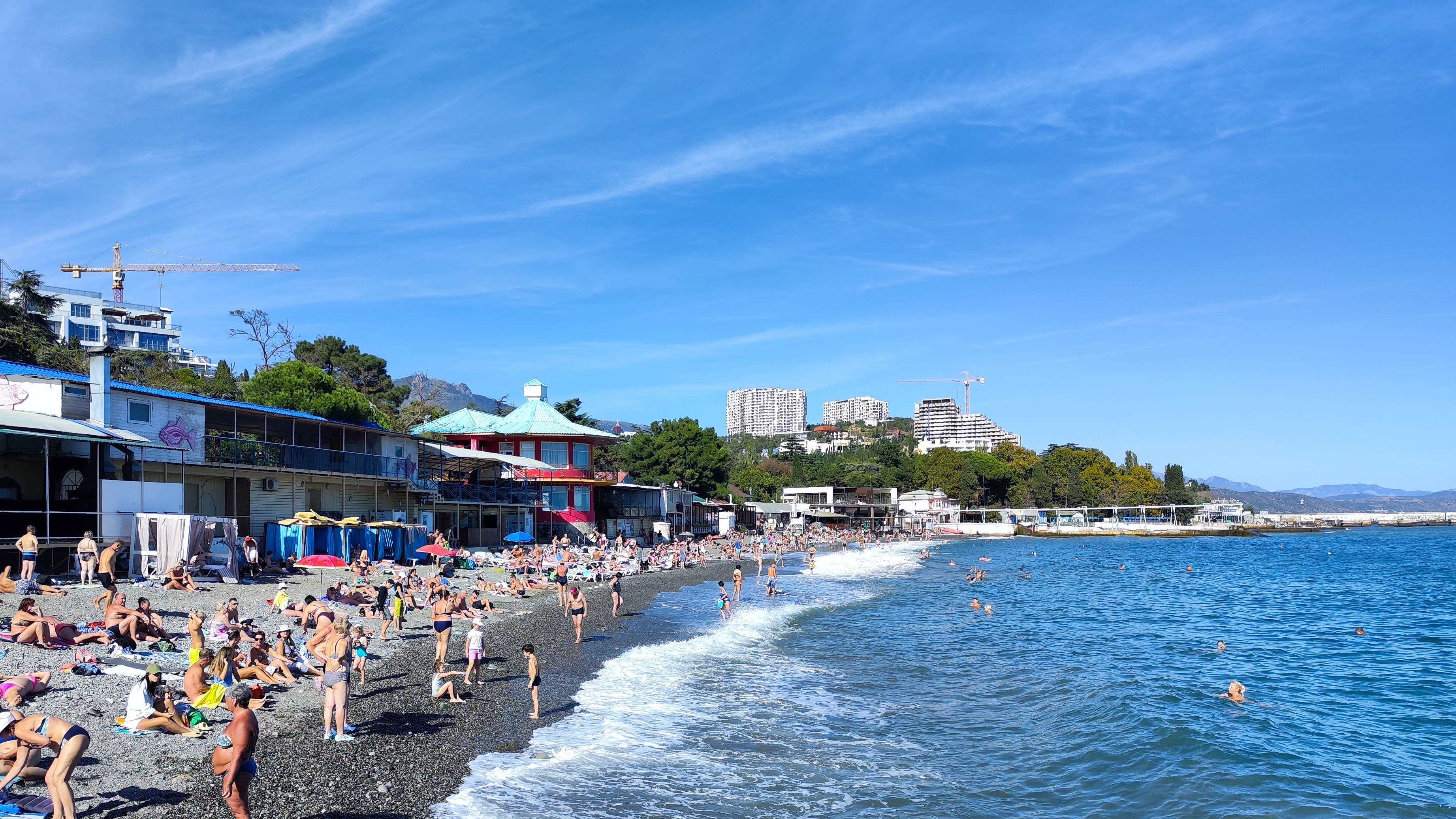 Восторг в Крыму лето продолжается в Алуште! Пляж 6 октября 2024 смотреть онлайн