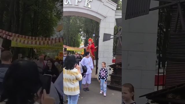 Мимы и ходулисты, день города Александров смотреть онлайн