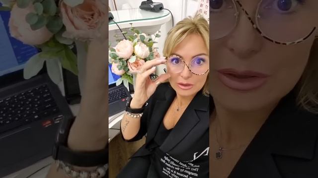 Всегда думала ,что очки портят женщину и стеснялась 🙄 смотреть онлайн