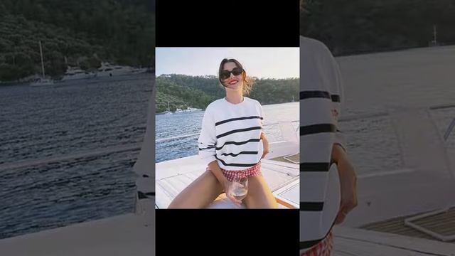 ¡Las largas piernas de Hande y su súper mini vestido son emocionantes! смотреть онлайн