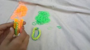 Как сплести браслет из резинок "Тротуар"(1)