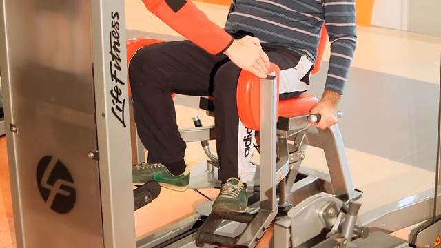 Тренировка при коксартрозе. Тренировка ног. Отведение в тренажёре.