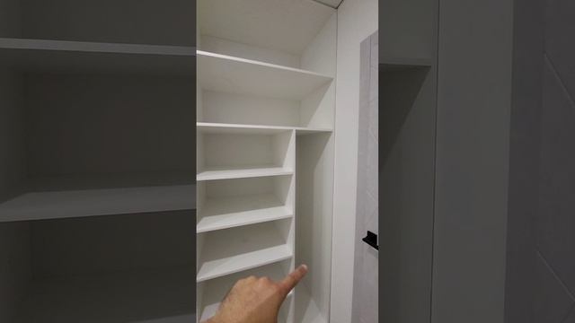Шкаф в прихожую с нишей под гладильную доску. смотреть онлайн
