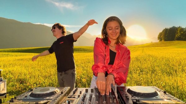 Flavour Trip | Chill Deep House Mix  - Amii Watson B2B Jimmi Harvey