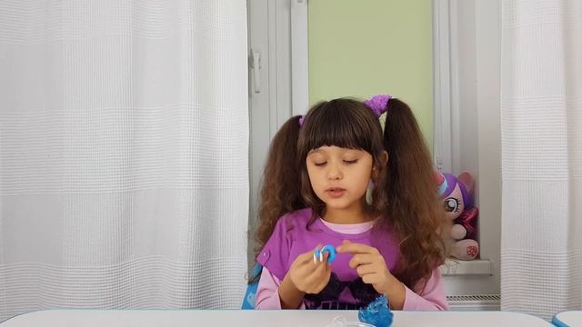 Распаковка Покемонов – что находится внутри Покебола? смотреть онлайн