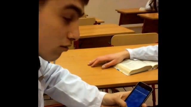 Человек впервые увидел айфон.... смотреть онлайн
