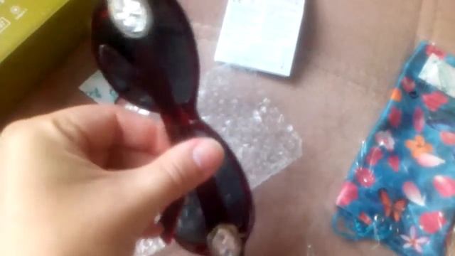 Солнцезащитные очки и чехол из коллекции Летний бриз в подарок Ив Роше смотреть онлайн