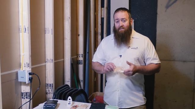 Catching Mice: The Worst Mouse Traps to Use смотреть онлайн