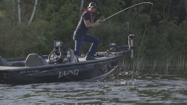 NEW Elite Ti 2 FishFinder/Chartplotter from Lowrance смотреть онлайн