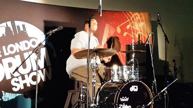 Aaron Spears "15 Steps" Radiohead cover смотреть онлайн