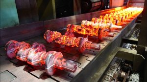 Процесс массового производства деталей поршня. Ковка коленчатых валов на 6000-тонном прессе в Японии