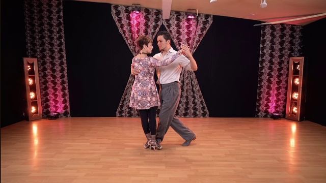 Уроки танцев - Аргентинское танго - СОВЕТЫ ПО ТАНГО: позиция «Парада» и «Сэндвич» смотреть онлайн