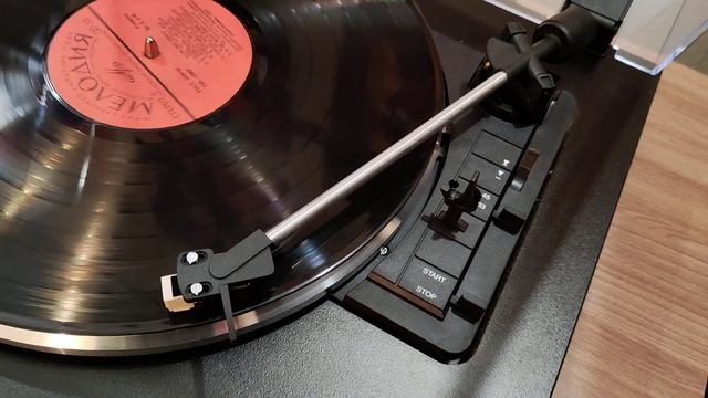 Проигрыватель винила - Rekkord F110 смотреть онлайн