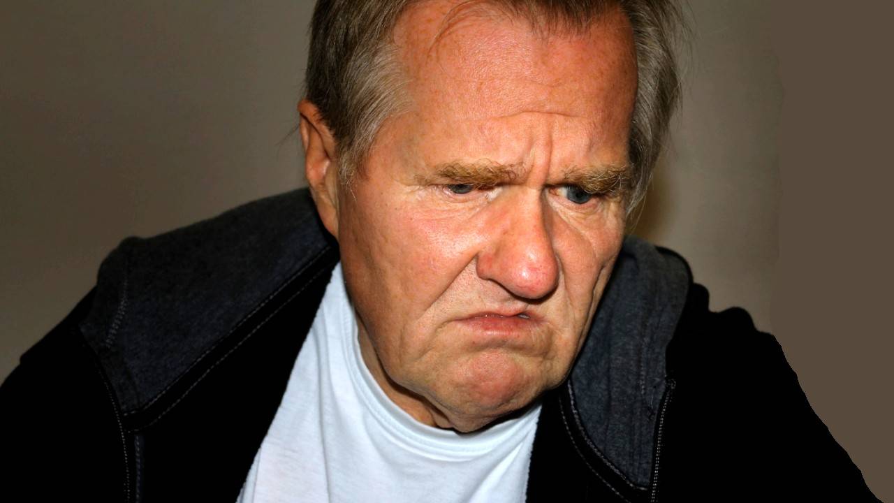 Почему пожилые люди рискуют остаться без квартиры: Росреестр предупреждает смотреть онлайн