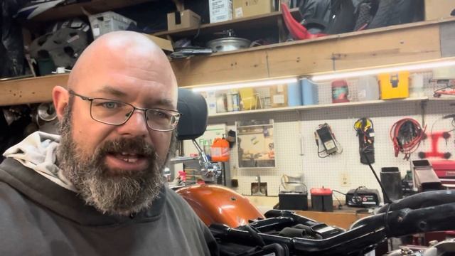 Harley Davidson XL 1200 rocker box gasket failure. Updated gasket kit, stripped threads. смотреть онлайн