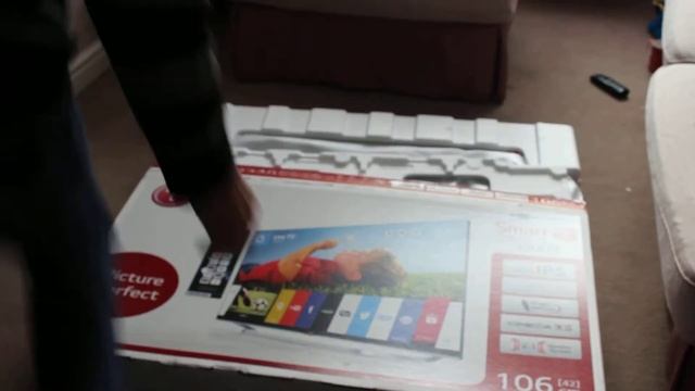 Unboxing the LG LB42730 smart 3d tv with WEB OS. смотреть онлайн