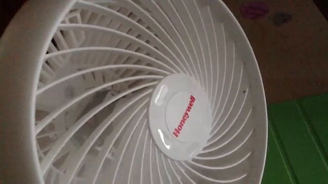 Fan spinning really fast смотреть онлайн